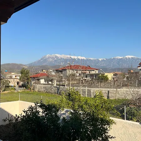 Lana's House Дом отдыха Берат
